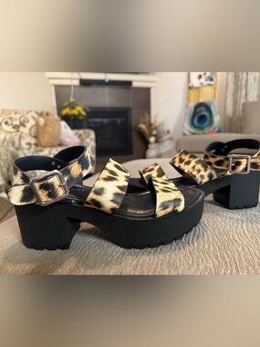 Leopard Print Platform Sandals - Black & Tan